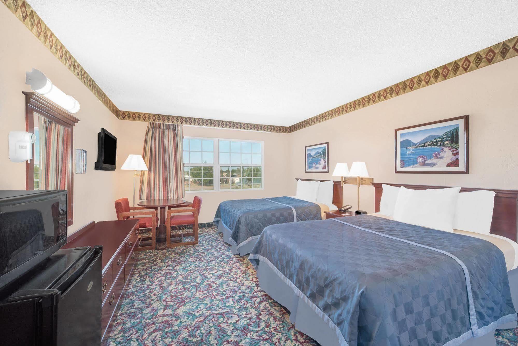 Knights & Motel Pecos