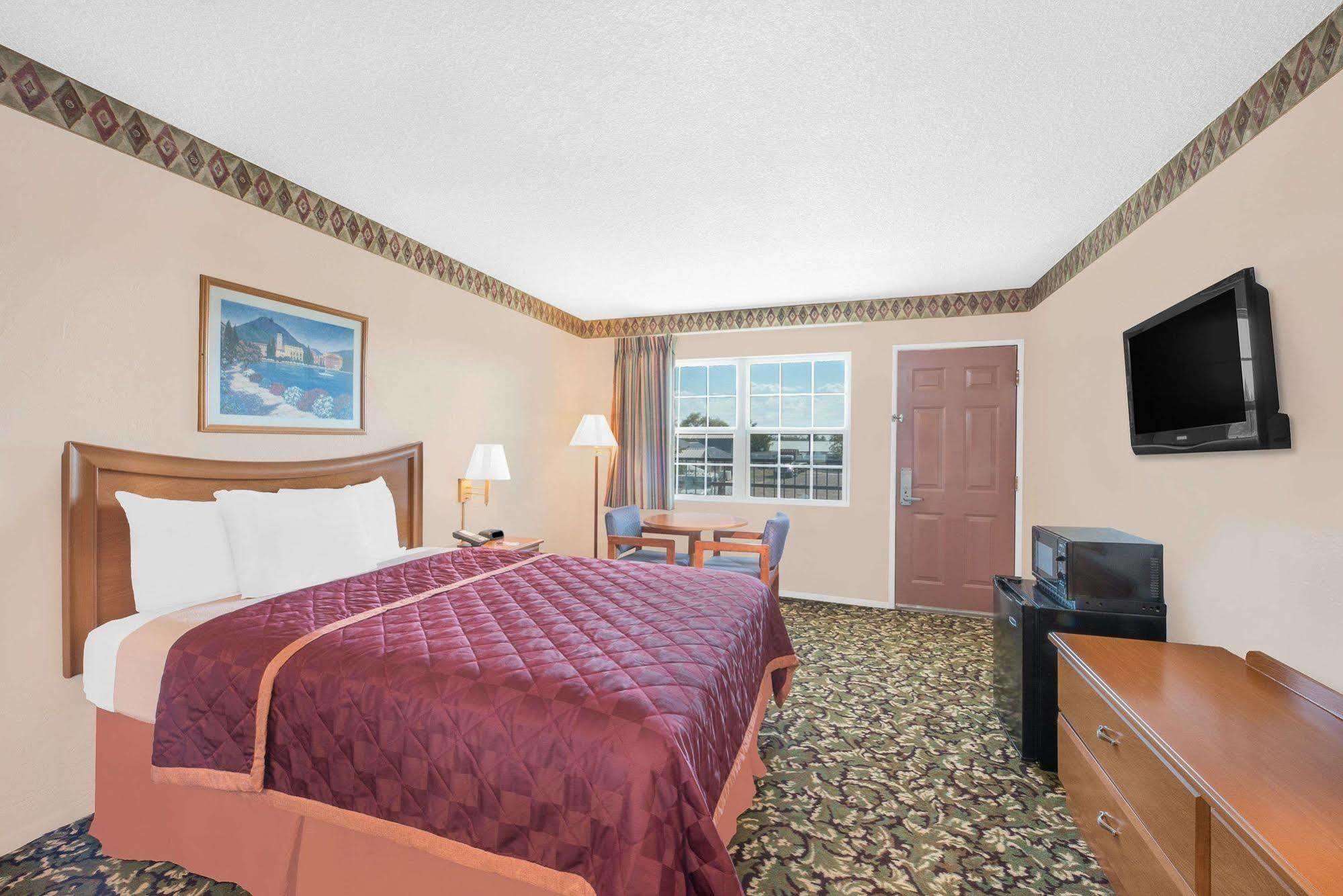 Knights & Motel 2*